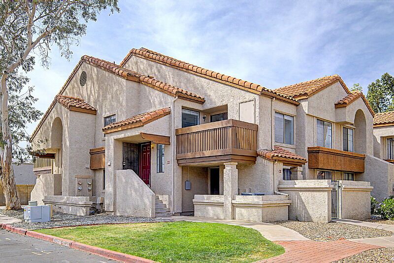 1st image of 818 S Westwood APT 210