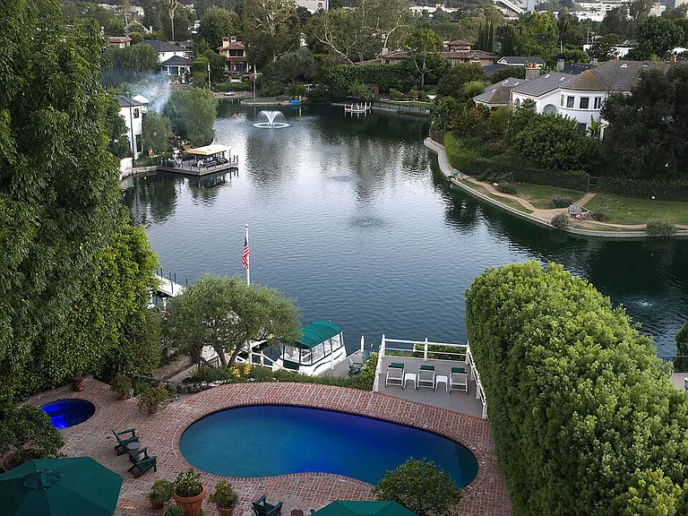 10030 Toluca Lake Ave — Photo 38