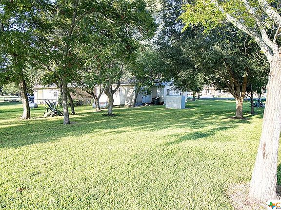 5th image of 203 S Lavaca Dr