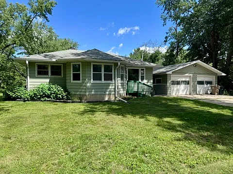 1542 Martin St