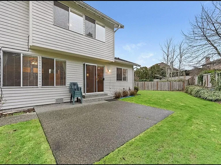19120 NE 46th Ct — Photo 2