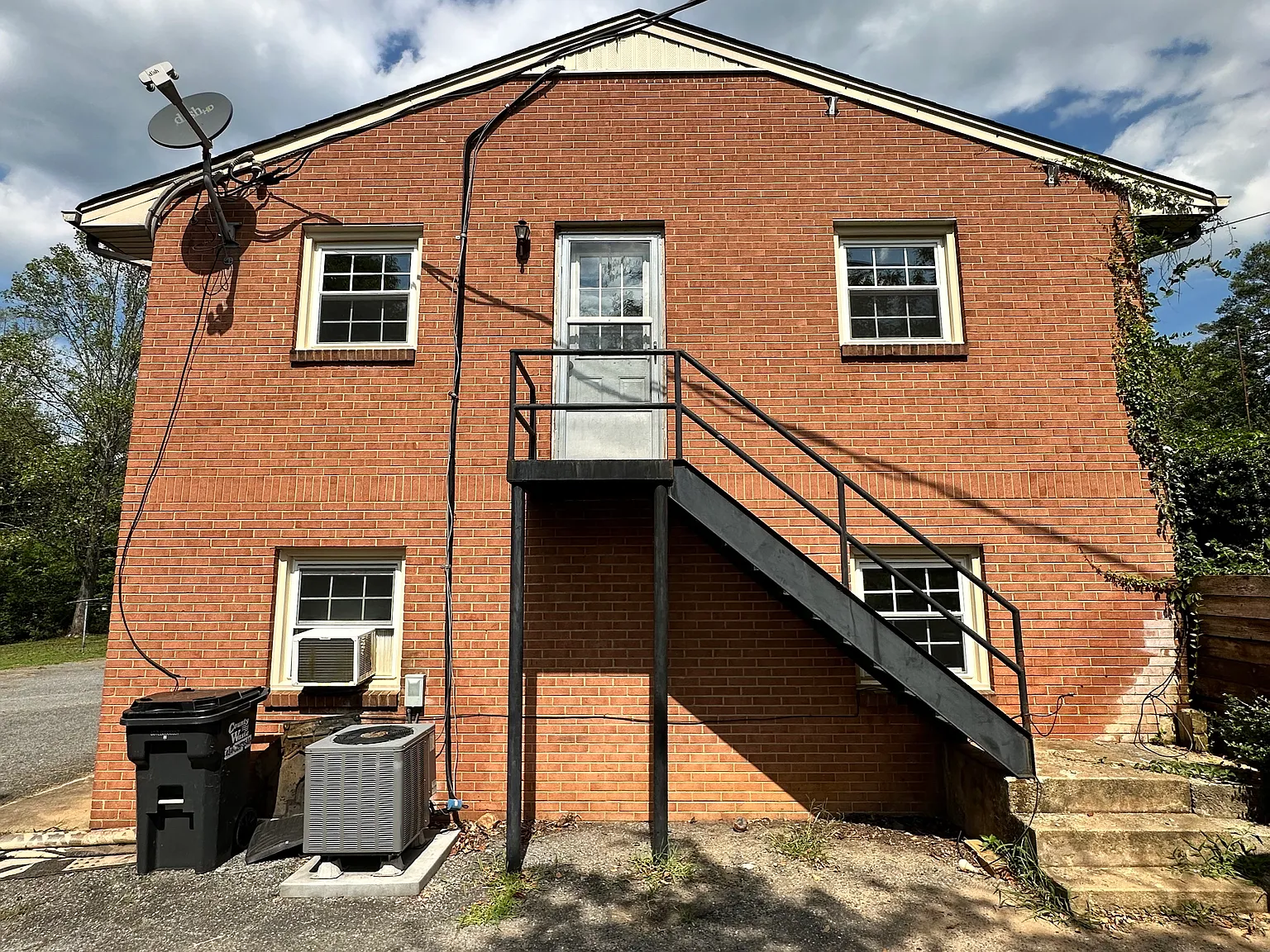 2 bed, 864 sqft, $1,200 — Photo 3