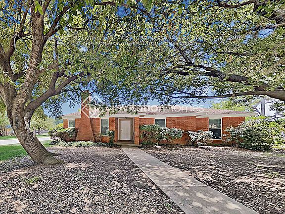 2nd image of 1201 Brookfield Ln