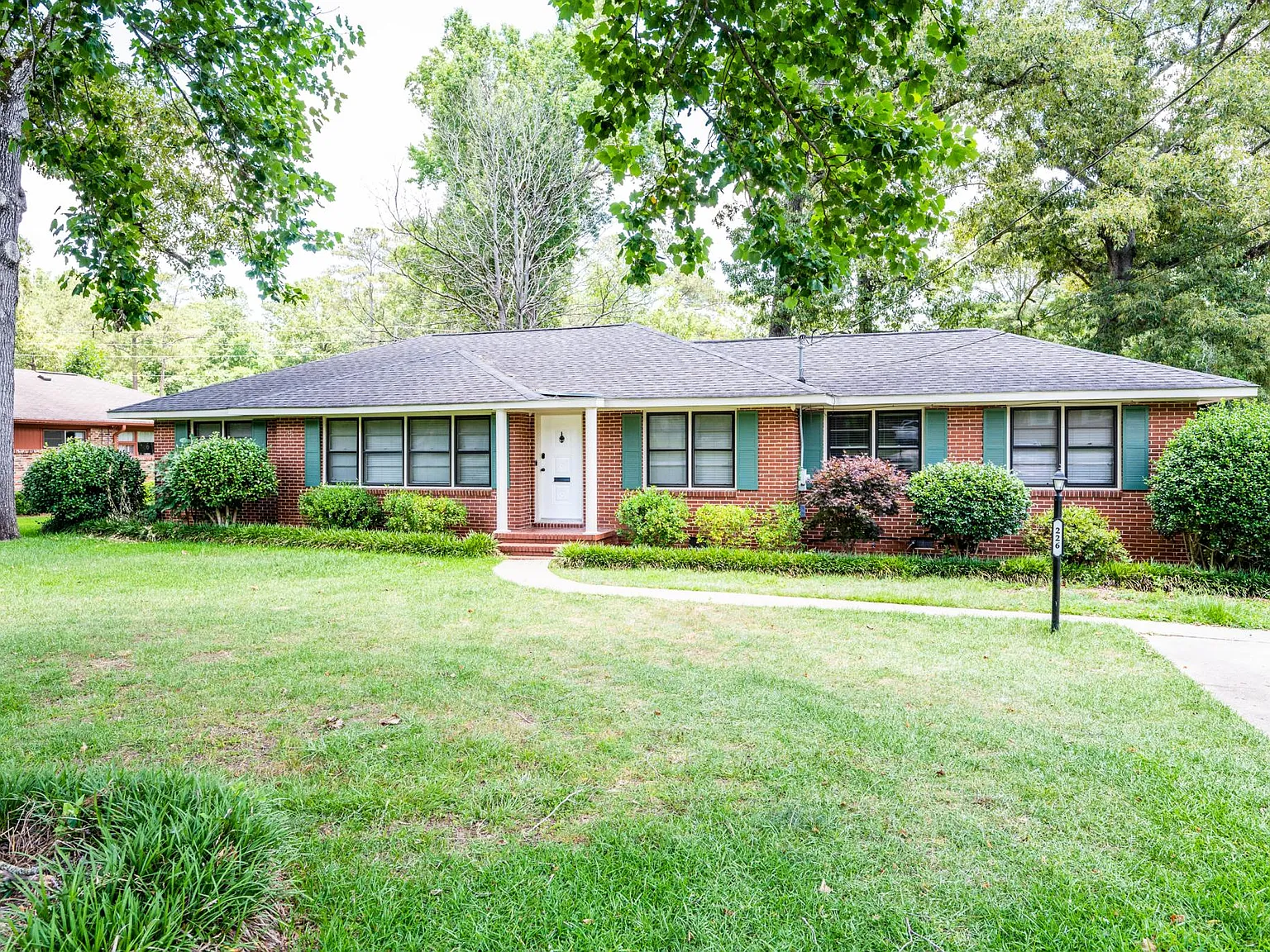 4 bed, 1500 sqft, $1,850 — Photo 1