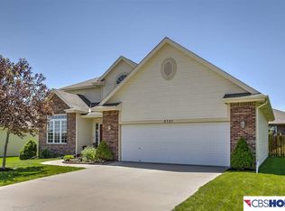2701 Leigh Ln, Papillion, NE 68133