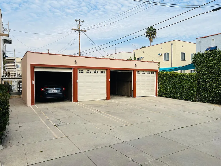330 N Orange Grove Ave #1/2 — Photo 45