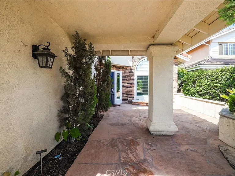 14 Fair Elms — Photo 5