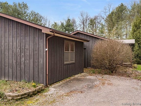 2nd image of 3035 E County Road 500 S
