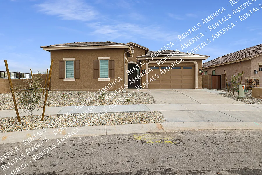 4 Bedroom 3 bath next gen home in Surprise — Photo 2