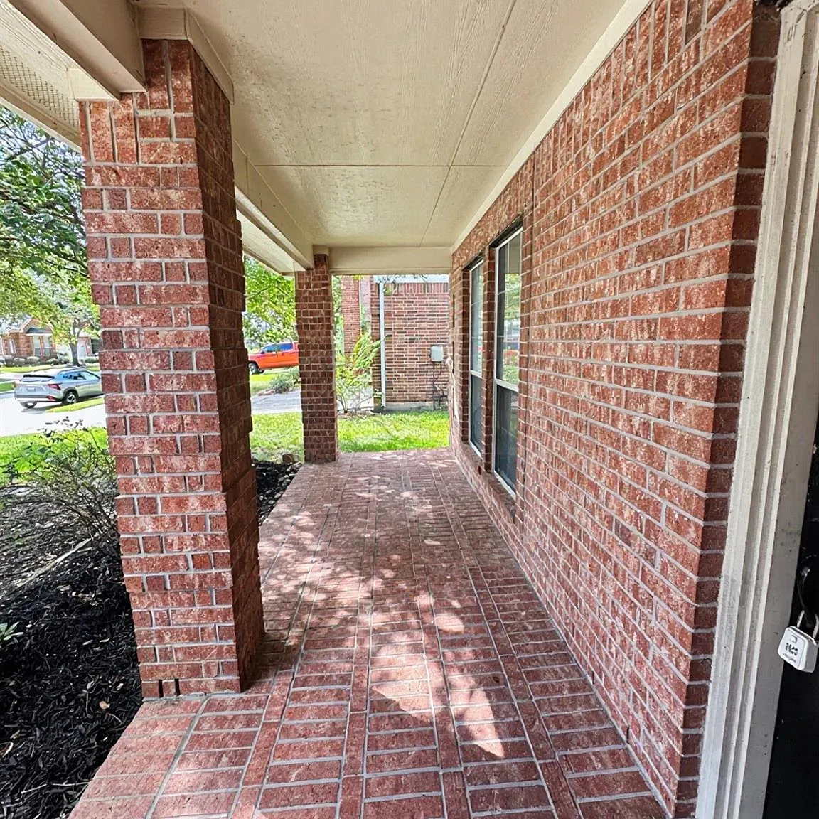 3 bed, 2.0 bath, 1880 sqft, $1,975 — Photo 3