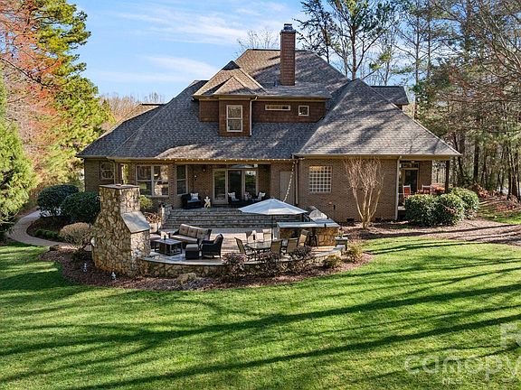 2nd image of 2379 Metcalf Dr