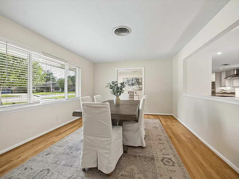 8922 Springview Ln — Photo 15