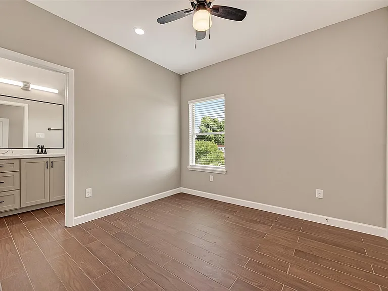 8321 Coma St — Photo 16