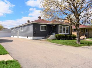 825 Gates St, Aurora, IL 60505