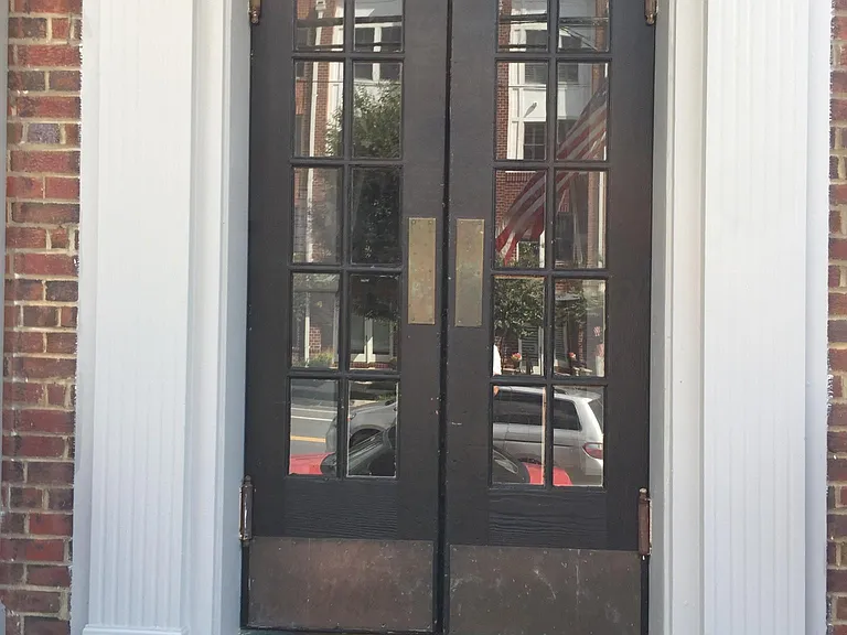 1501 N Rhodes St — Photo 5