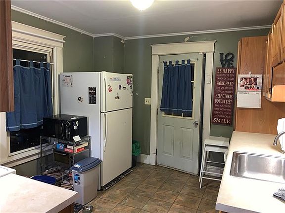 2nd image of 325 Stewart St