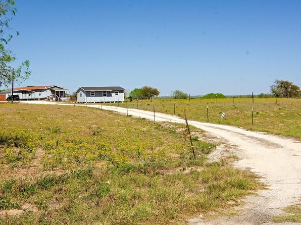 147 Lago Dr, Sandia, TX 78383