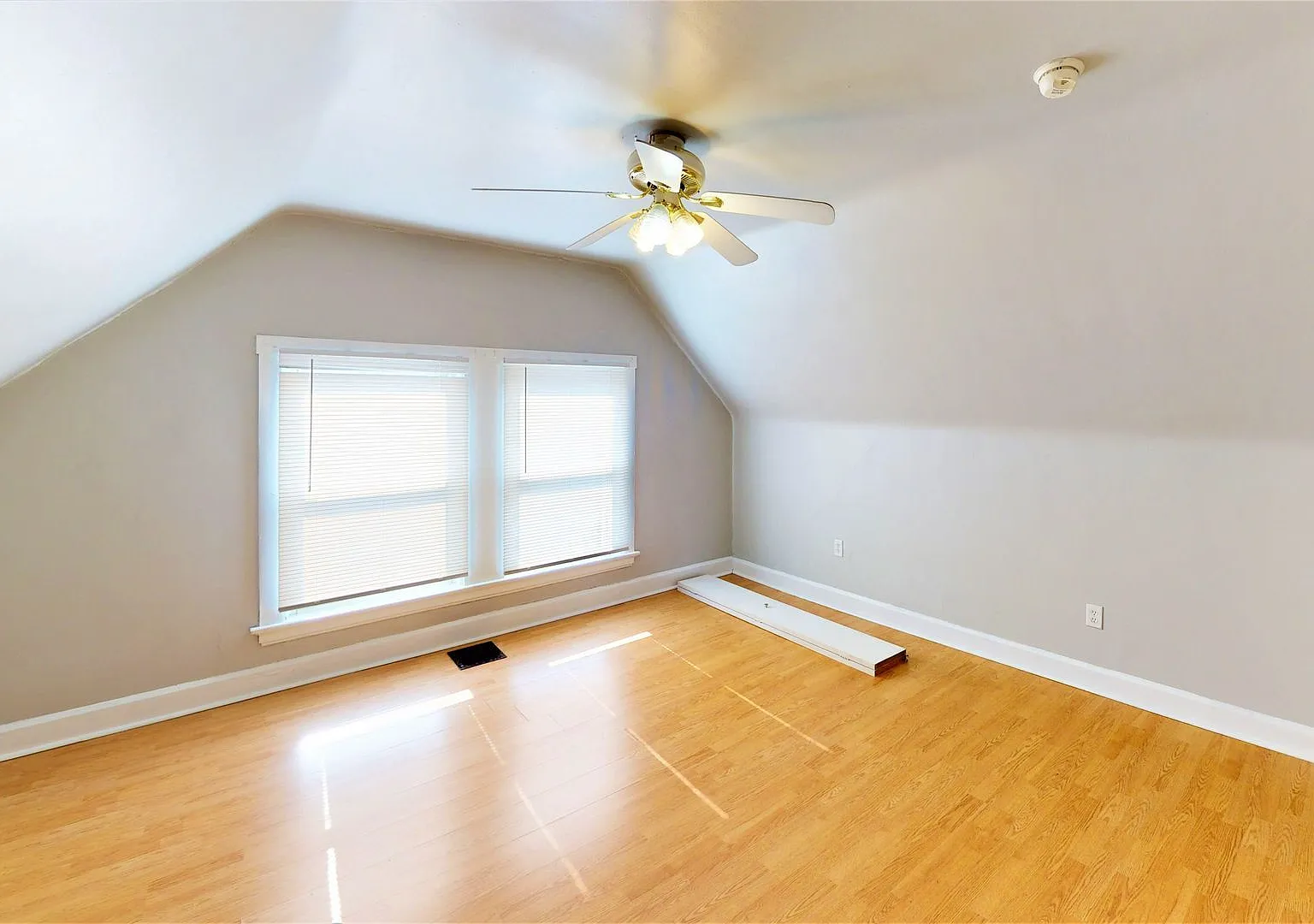 5 bed, 1.5 bath, $4,000 — Photo 4