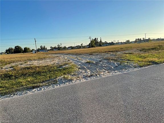 5th image of 110 NW 16th Ter