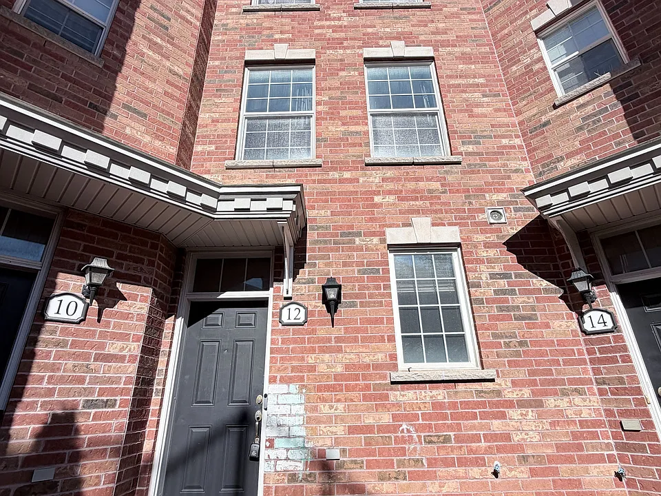 12 Fairhead Mews