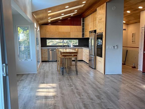5th image of 915 Vista Del Mar Dr