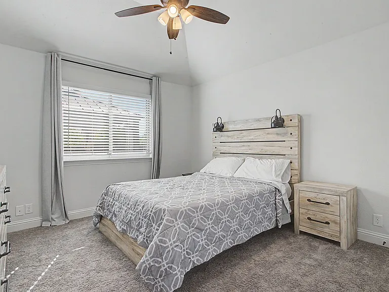 1004 Deer Ridge Dr — Photo 16
