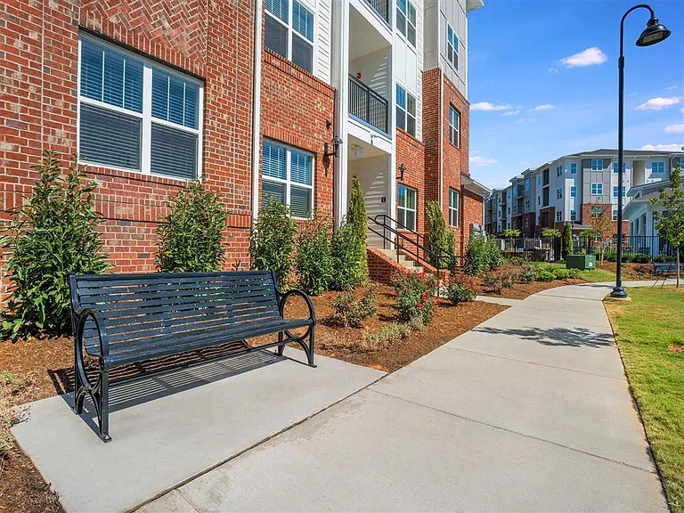 Pointe at Prosperity Village Apartments — Photo 37