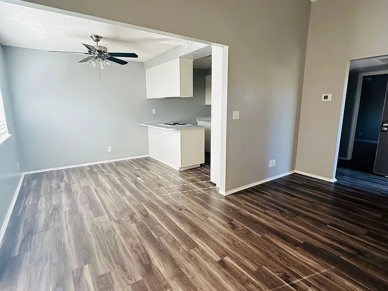 3829 Whitney Ave — Photo 23