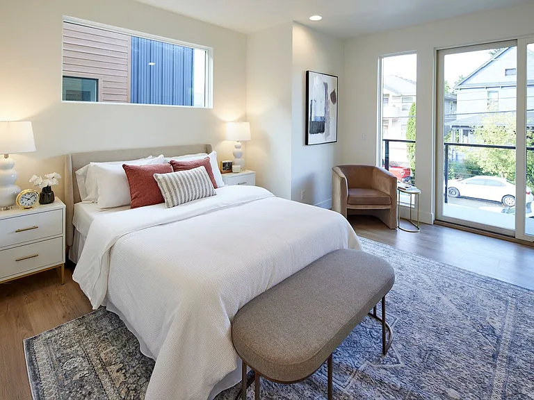 303 - 140 Sacramento Townhomes — Photo 8