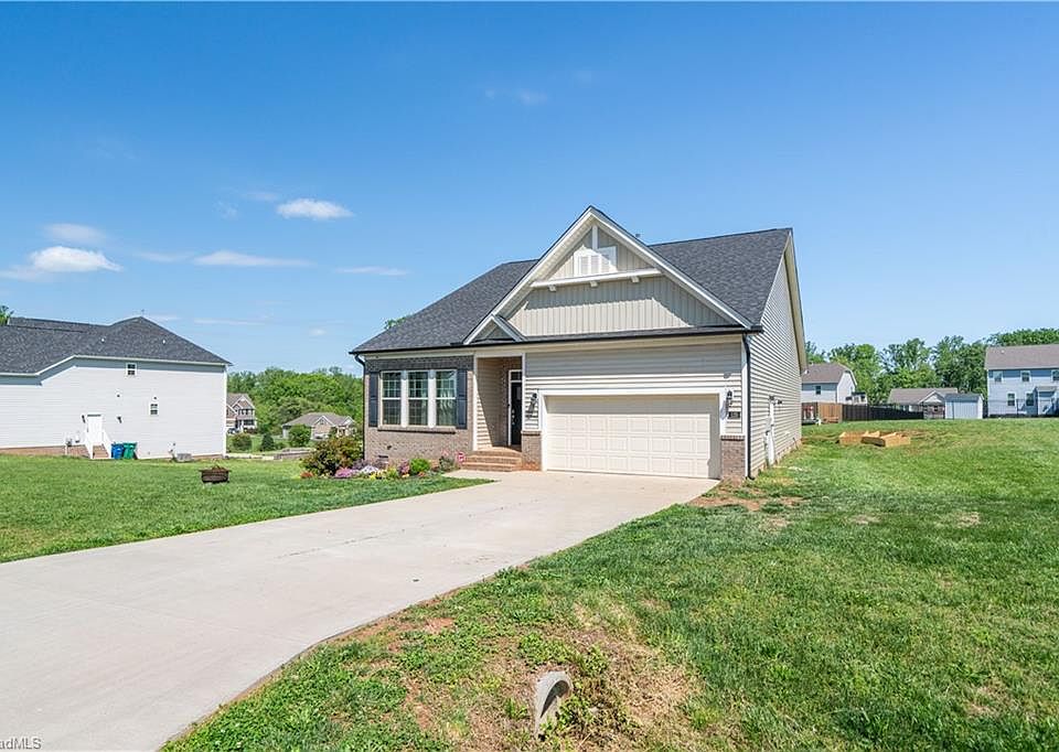 1st image of 125 Windrush Ct