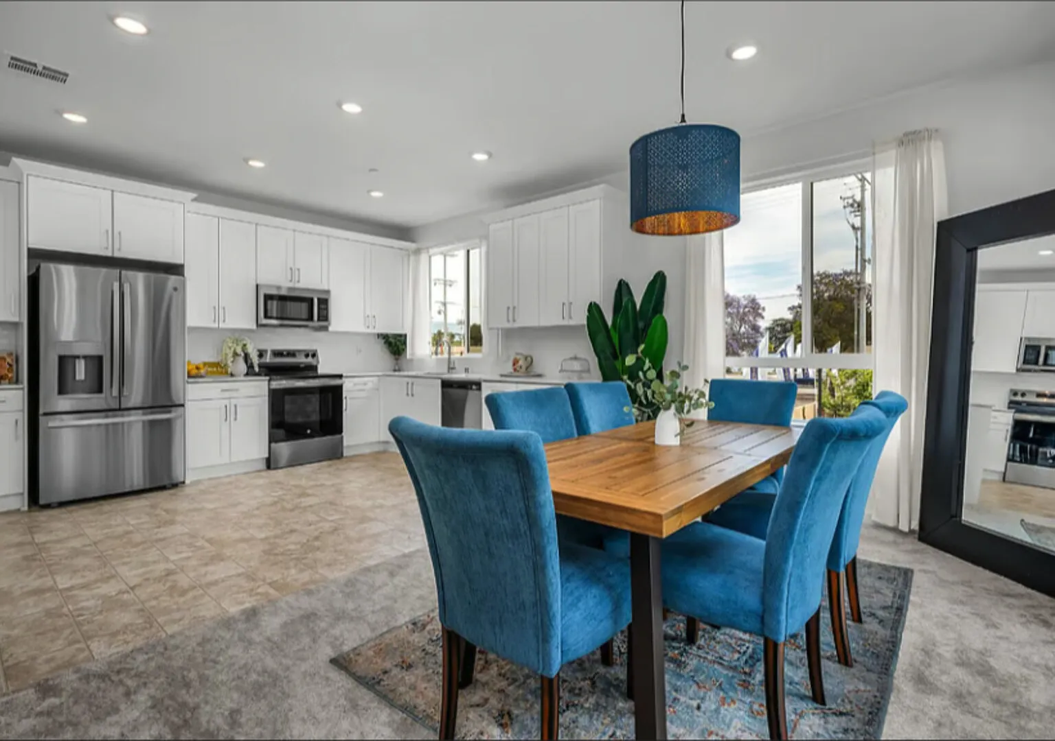 Furnished Corner Home in Prime Gated Community — Photo 4