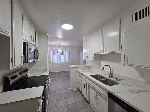 4th image of 105 N Croft Ave APT 7