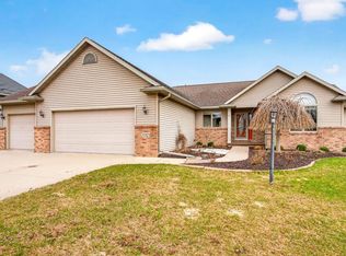 1321 Shootingstar Dr, Neenah, WI