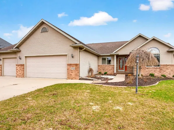1321 Shootingstar Dr, Neenah, WI 54956