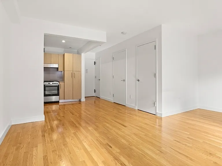 101 W 15th St #217 — Photo 5