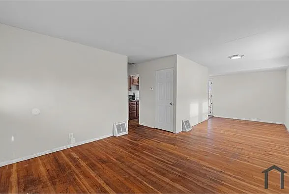 205 Perthshire Rd — Photo 4