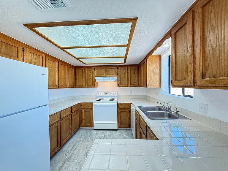 3340 Dolphin Dr — Photo 5
