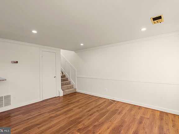 5th image of 9733 Brassie Way