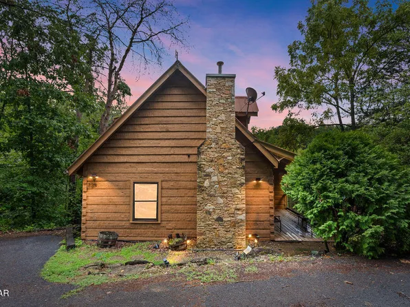 229 Cherokee Path Way, Sevierville, TN 37876