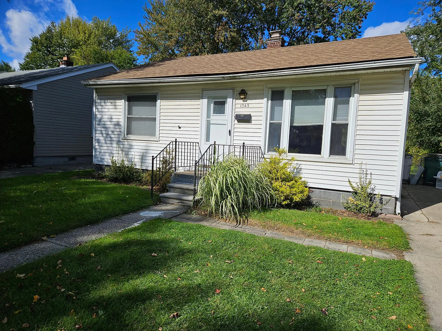 2 bed, 700 sqft, $1,200 — Photo 2