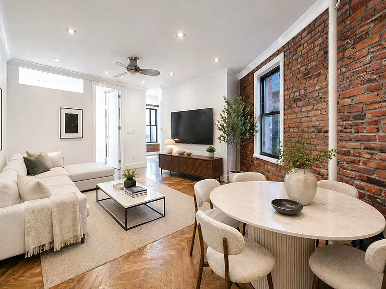 300 W 12th St #3D — Photo 1