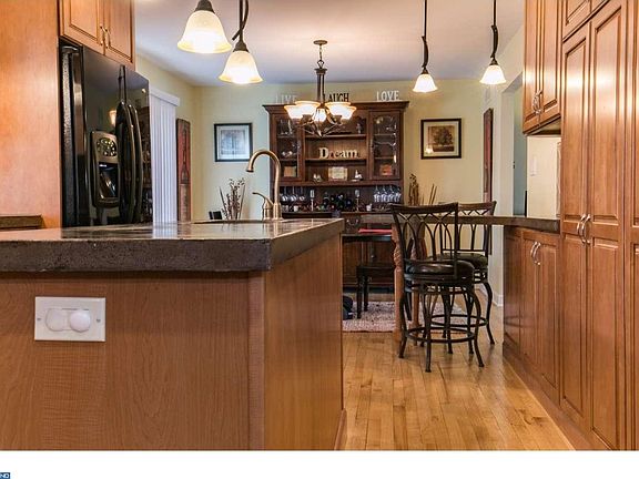 4th image of 8 Lyells Ct