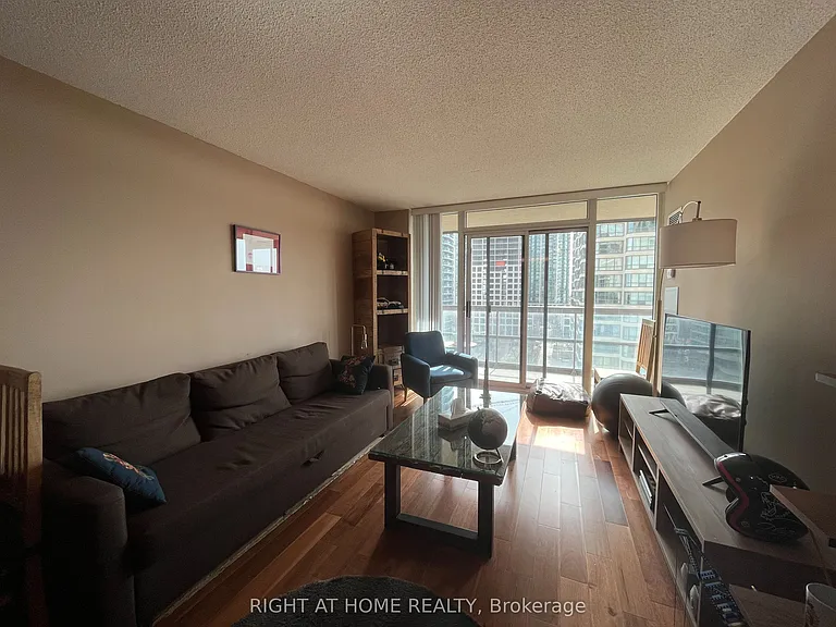156 Enfield Pl #906 — Photo 5