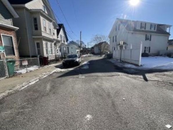 43-45 Merrill St, Lowell, MA 01852