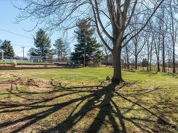 5th image of 3917 Spielman Rd