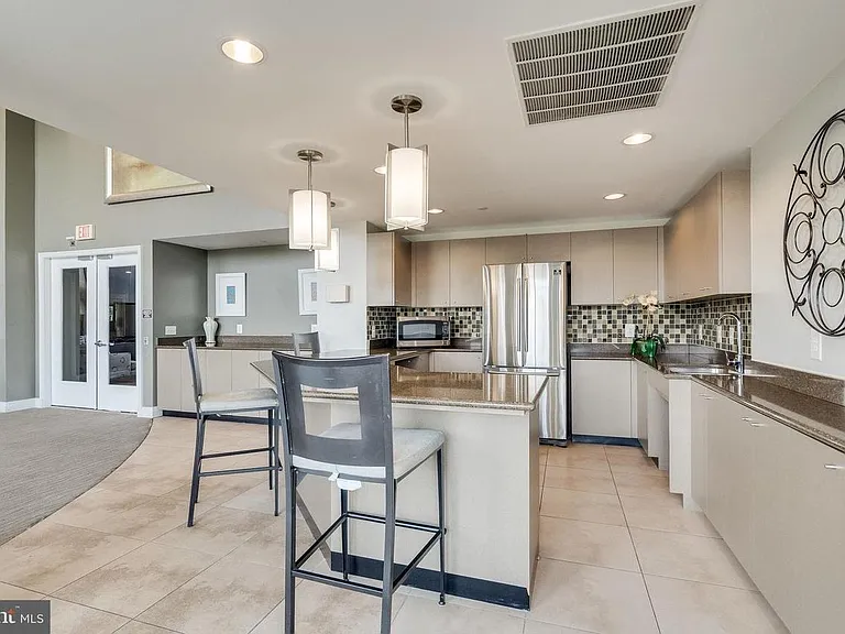 2451 Midtown Ave #16 — Photo 46