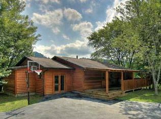 1424 Abiding Love Way, Pigeon Forge, TN 37862