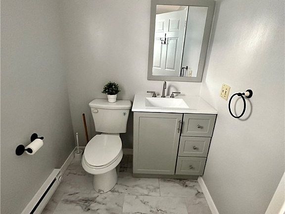 3rd image of 109 Elm St