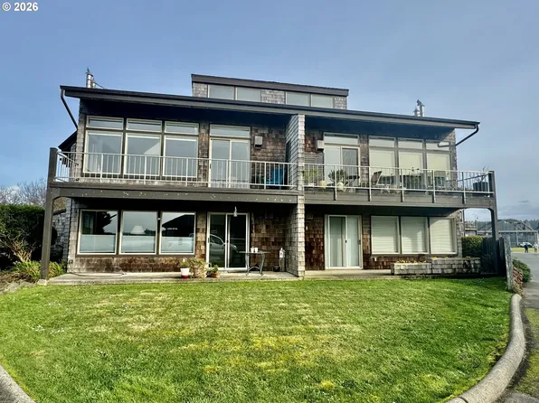 1070 Bay St APT 22, Florence, OR 97439