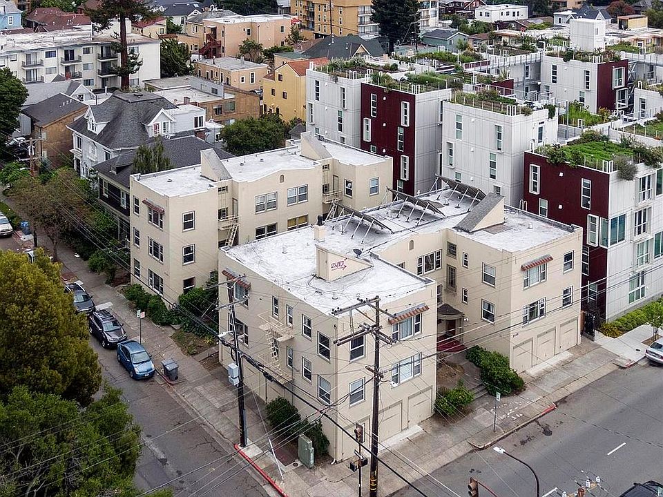 2206 Haste Street - Spacious